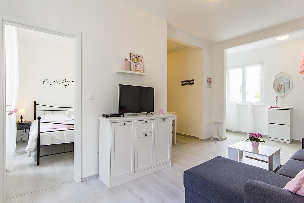 Center Apartment Tina Póla Kültér fotó
