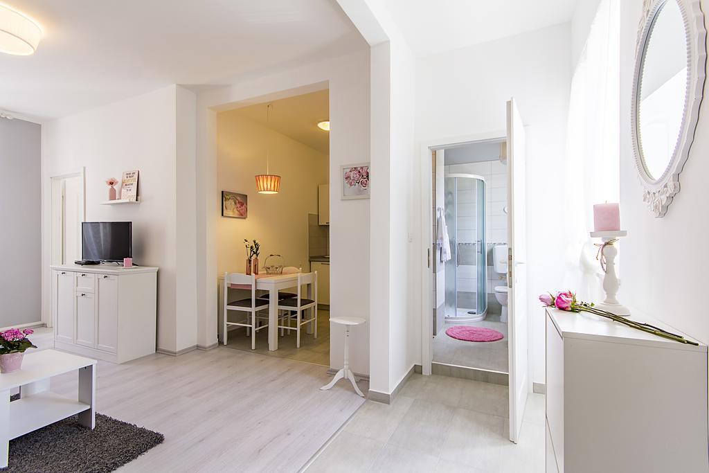 Center Apartment Tina Póla Kültér fotó